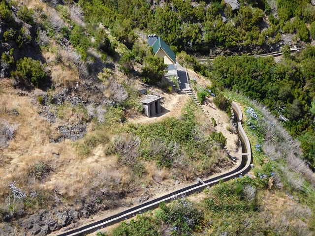 21.07.2015 Cascalho von Pedras, Levada das Rabaças und Lombo do Mouro — Aufstieg zur 'Sergio'-Tafel — Foto 27