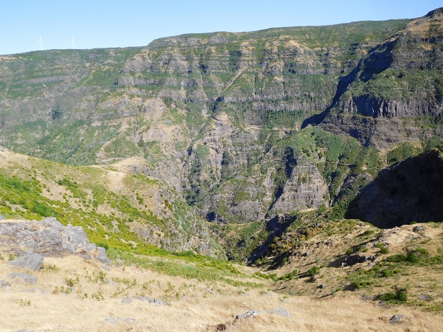 21.07.2015 Cascalho von Pedras, Levada das Rabaças und Lombo do Mouro — Von Pedras zum Einstieg in den Cascalho — Foto 19