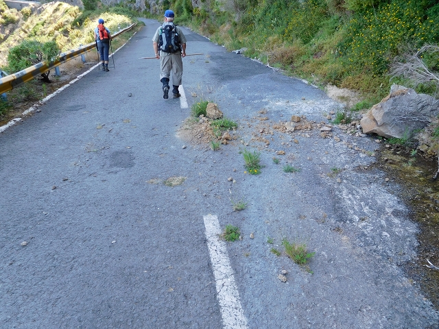 21.07.2015 Cascalho von Pedras, Levada das Rabaças und Lombo do Mouro — Aufstieg zum Lombo do Mouro-Haus, ER-110 und nach Pedras. — Foto 22