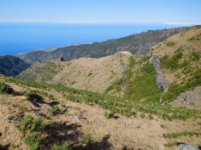 21.07.2015 Cascalho von Pedras, Levada das Rabaças und Lombo do Mouro — Von Pedras zum Einstieg in den Cascalho — Foto 6