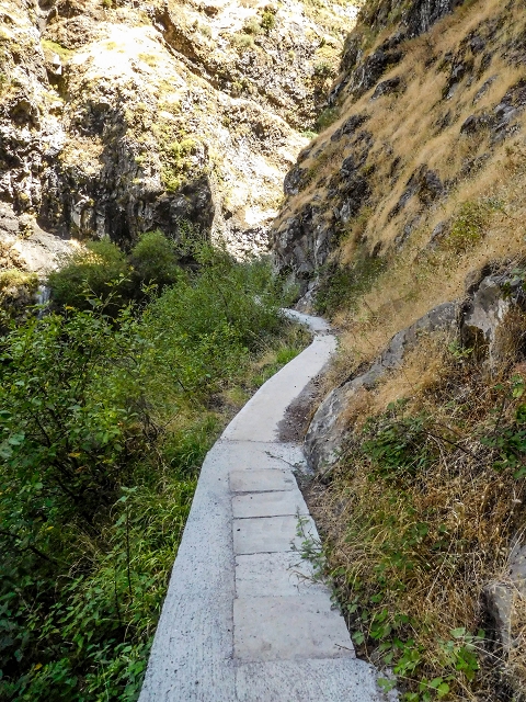 21 August 2017 Levada do Cidrao and a visit to the upper Miradouro do Curral das Freiras — On the levada to the Madre — photo 1