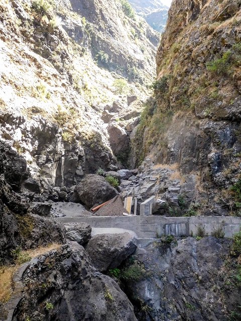 21 August 2017 Levada do Cidrao and a visit to the upper Miradouro do Curral das Freiras — On the levada to the Madre — photo 6
