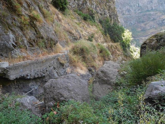21 August 2017 Levada do Cidrao and a visit to the upper Miradouro do Curral das Freiras — Back to the bridge — photo 1