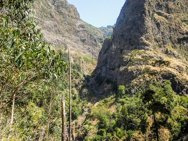 21 August 2017 Levada do Cidrao and a visit to the upper Miradouro do Curral das Freiras — Path and views into the valley of the Ribeira do Cidrao — photo 5