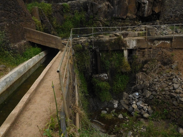 22.06.2016 Levada do Norte — Auf der Levada do Norrte durch den Cabo Girao-Tunnel bis nach Nogueira — Foto 25