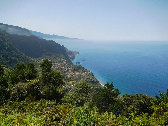 22.08.2017 Poco das Pulgas, Os Arredados und die Miradouros an der Nordküste — Miradoura Beira da Quinta — Foto 1
