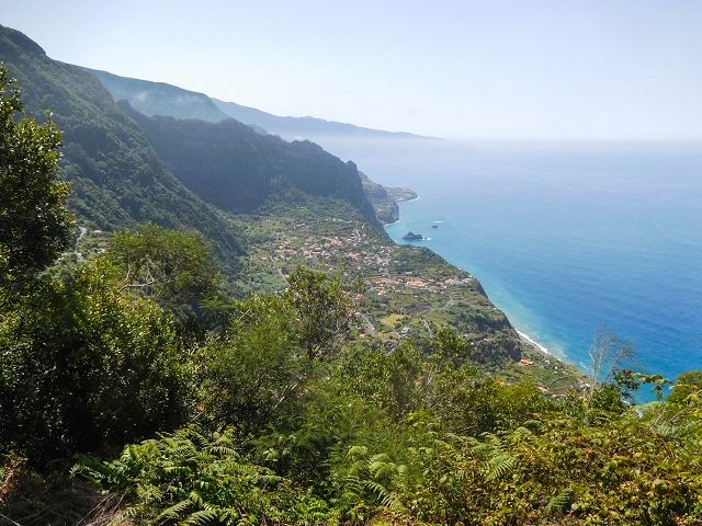 22.08.2017 Poco das Pulgas, Os Arredados und die Miradouros an der Nordküste — Miradoura Beira da Quinta — Foto 2