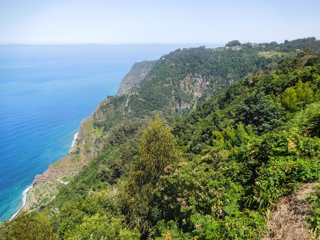 22.08.2017 Poco das Pulgas, Os Arredados und die Miradouros an der Nordküste — Miradoura Beira da Quinta — Foto 4