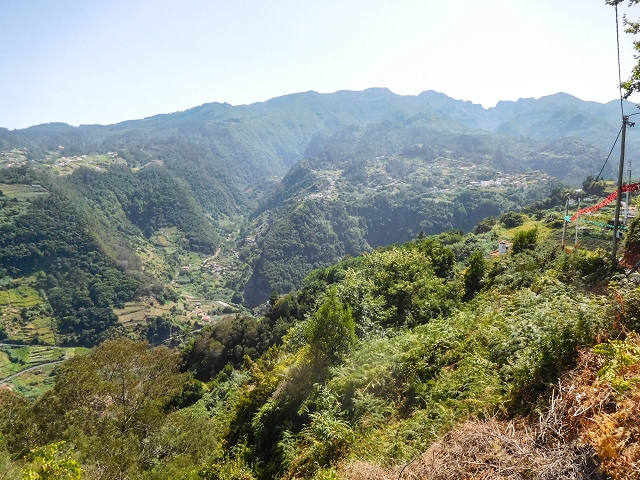 22.08.2017 Poco das Pulgas, Os Arredados und die Miradouros an der Nordküste — Miradoura do Pico in Sao Jorge — Foto 1