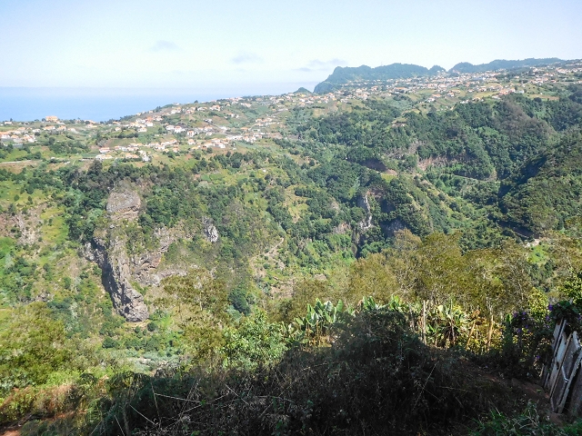 22.08.2017 Poco das Pulgas, Os Arredados und die Miradouros an der Nordküste — Miradoura do Pico in Sao Jorge — Foto 4