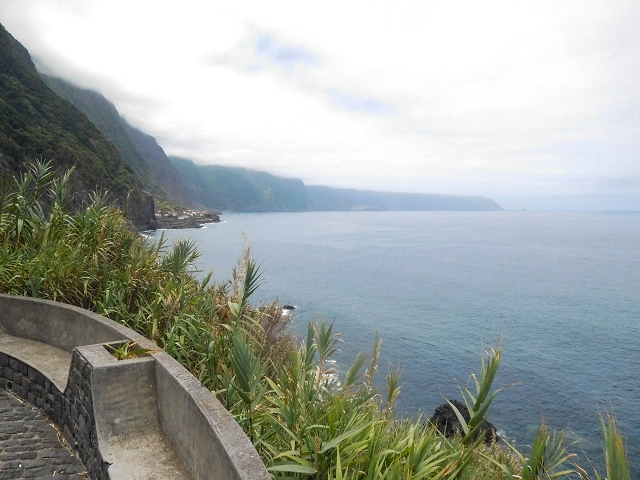 22.08.2017 Poco das Pulgas, Os Arredados und die Miradouros an der Nordküste — Miradouro zwischen Faja da Areia und Ponta Delgada — Foto 1