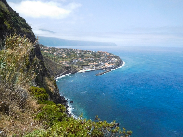 22.08.2017 Poco das Pulgas, Os Arredados und die Miradouros an der Nordküste — Viewpoint an der alten Küstenstrasse — Foto 2