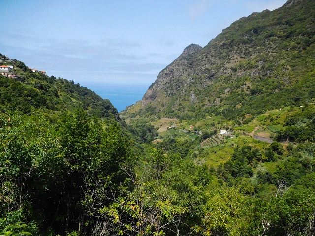 22.08.2017 Poco das Pulgas, Os Arredados und die Miradouros an der Nordküste — Viewpoint bei Boaventura — Foto 1