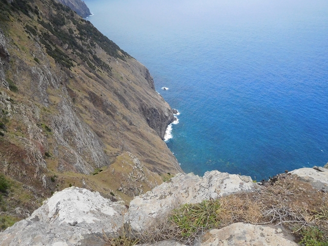 23 June 2016 Canical - Boca do Risco — On the cliff path as far as the Pico das Rocadas and on to the saddle — photo 45