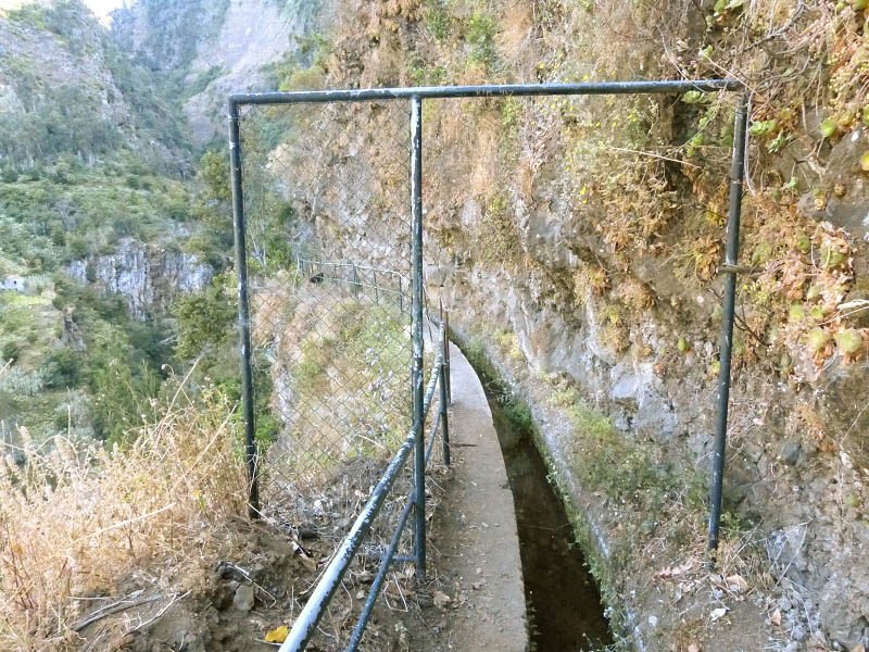 23 July 2013 Levada do Curral e Castelejo — To the tunnel in the Faja basin — photo 7