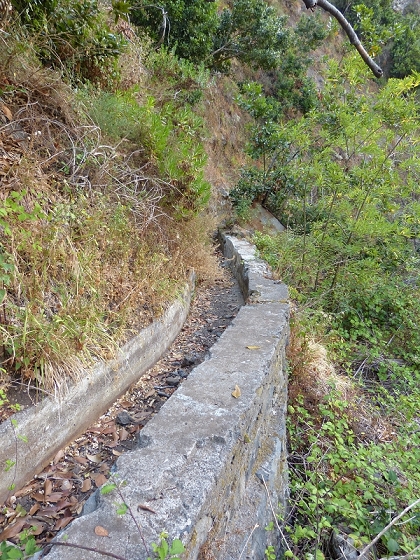 23 July 2013 Levada do Curral e Castelejo — To the tunnel behind the waterfall — photo 5