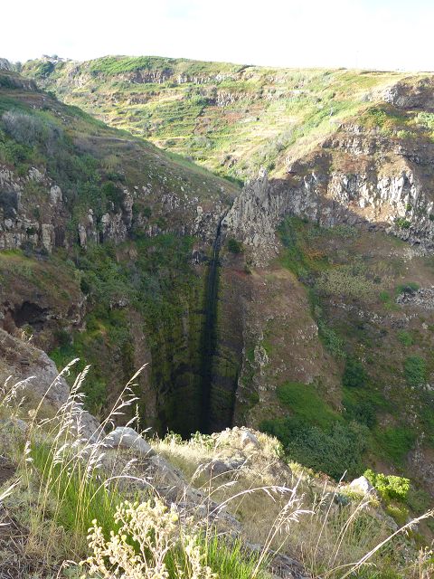 23 July 2014 Pedregal waterfall and Levada do Moinho — To the viewpoint over the waterfall of the Ribeira dos Moinhos — photo 3