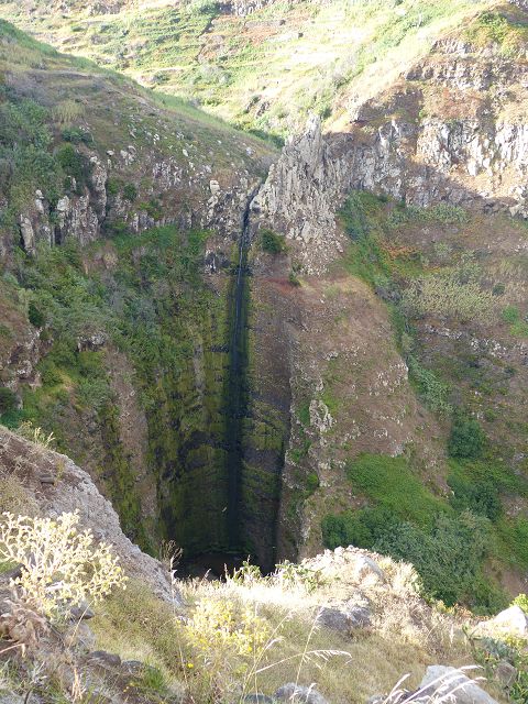 23 July 2014 Pedregal waterfall and Levada do Moinho — To the viewpoint over the waterfall of the Ribeira dos Moinhos — photo 4