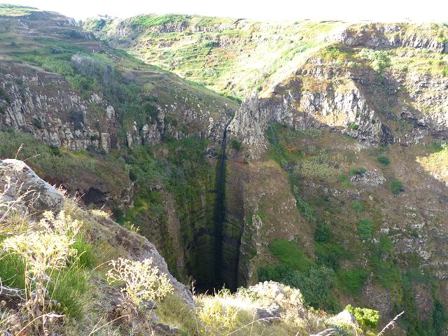 23 July 2014 Pedregal waterfall and Levada do Moinho — To the viewpoint over the waterfall of the Ribeira dos Moinhos — photo 5