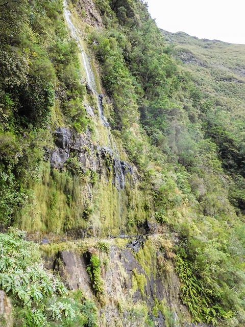 13 August 2017 The great tunnel-rat diploma: From the Madre of the Levada do Norte to the gravel track from Ginjas to Estanquinhos — Crossing of the western arm of the western main branch of the Ribeira do Inferno — photo 7