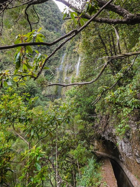 13 August 2017 The great tunnel-rat diploma: From the Madre of the Levada do Norte to the gravel track from Ginjas to Estanquinhos — Crossing of the eastern arm of the western main branch of the Ribeira do Inferno — photo 2