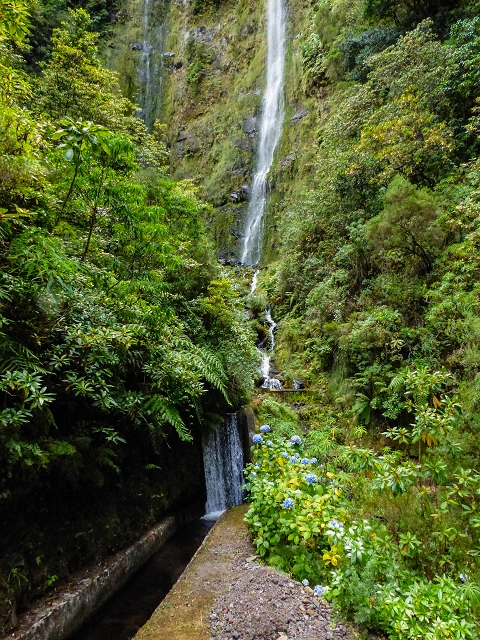 13 August 2017 The great tunnel-rat diploma: From the Madre of the Levada do Norte to the gravel track from Ginjas to Estanquinhos — Crossing of the eastern arm of the western main branch of the Ribeira do Inferno — photo 13