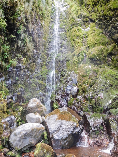 13 August 2017 The great tunnel-rat diploma: From the Madre of the Levada do Norte to the gravel track from Ginjas to Estanquinhos — Crossing of the eastern main branch of the Ribeira do Inferno — photo 7
