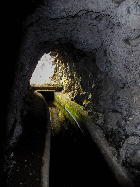 13 August 2017 The great tunnel-rat diploma: From the Madre of the Levada do Norte to the gravel track from Ginjas to Estanquinhos — The last S-shaped tunnel — photo 2