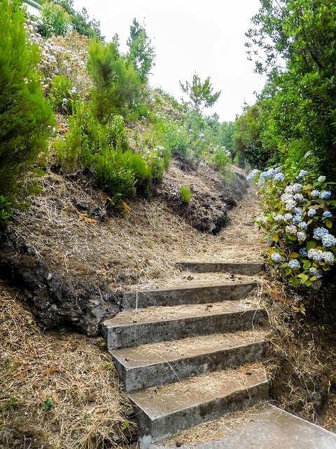 13 August 2017 The great tunnel-rat diploma: From the Madre of the Levada do Norte to the gravel track from Ginjas to Estanquinhos — The western levada house — photo 2