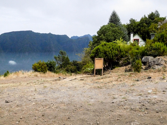 13 August 2017 The great tunnel-rat diploma: From the Madre of the Levada do Norte to the gravel track from Ginjas to Estanquinhos — The eastern levada house and the track — photo 1
