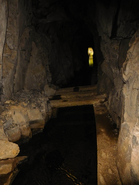 13 August 2017 The great tunnel-rat diploma: From the Madre of the Levada do Norte to the gravel track from Ginjas to Estanquinhos — The somewhat different second tunnel — photo 1