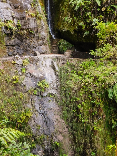 13 August 2017 The great tunnel-rat diploma: From the Madre of the Levada do Norte to the gravel track from Ginjas to Estanquinhos — Crossing of the Corrego da Beira do Lombo Queimado — photo 2