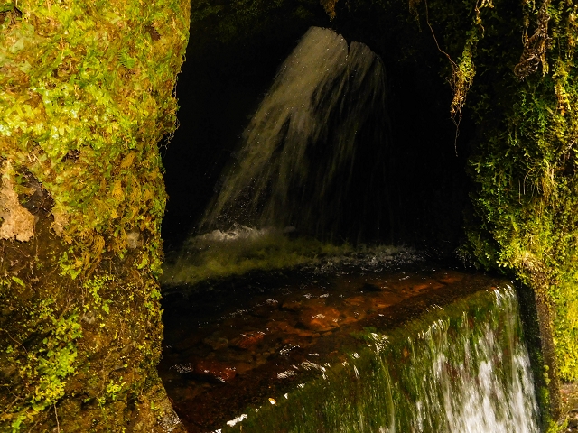 13 August 2017 The great tunnel-rat diploma: From the Madre of the Levada do Norte to the gravel track from Ginjas to Estanquinhos — Crossing of the Corrego da Beira do Lombo Queimado — photo 3