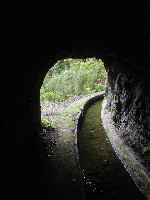 13 August 2017 The great tunnel-rat diploma: From the Madre of the Levada do Norte to the gravel track from Ginjas to Estanquinhos — In the valley of the Ribeira do Inferno — photo 1