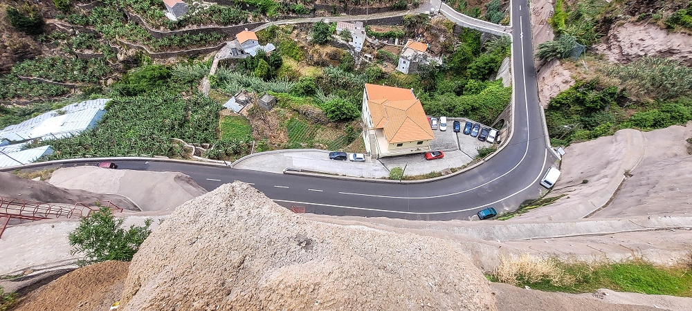 Levada da Terra Chã — Acima das obras de suporte da estrada — foto 1