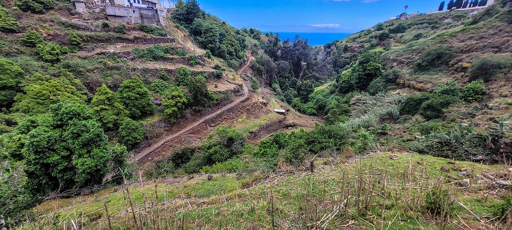 24 de junho de 2022 Cinco descobertas de levadas em torno de Canhas — Caminho e Capela de Sao Joao, Travessa da Vargem — foto 5