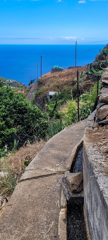 Levada das Voltinhas — Weiter in den Bananenterrassen — Foto 12