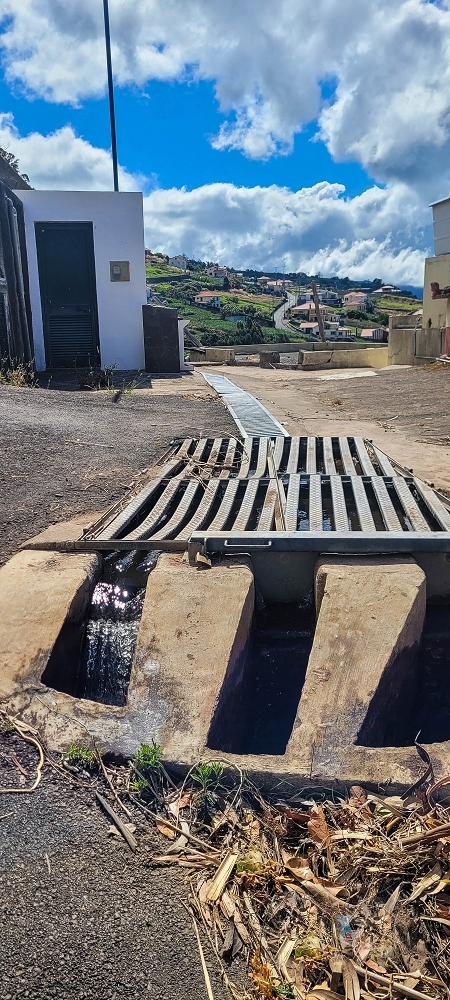 24 de junho de 2022 Cinco descobertas de levadas em torno de Canhas — Levada da Faja do Lombo de Piedade: cruzamento com o Caminho do Lombo da Piedade — foto 4