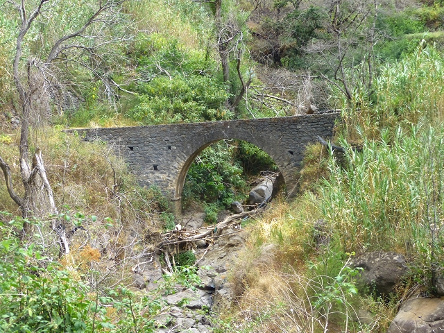24.07.2014 Levada do Canico and Levada dos Tornos (south) — On to the levada bridge — photo 4