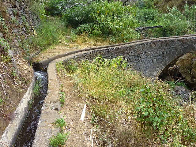 24.07.2014 Levada do Canico and Levada dos Tornos (south) — On to the levada bridge — photo 6