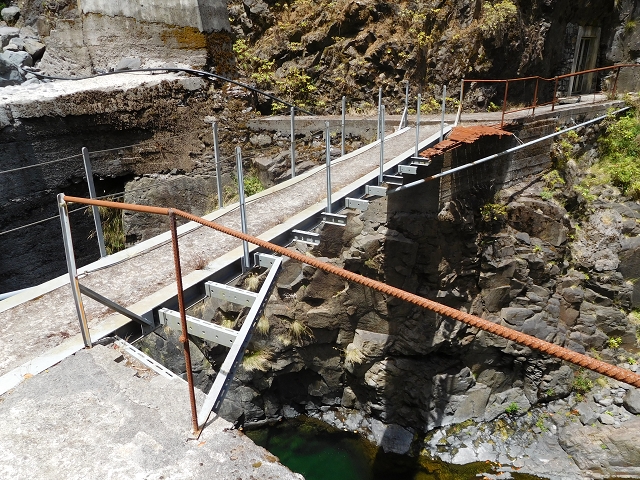 24.07.2015 Balcoes Levada do Juncal Levada Nova do Juncal — Abstecher durch den Tornostunnel zur Ribeira Seca — Foto 9