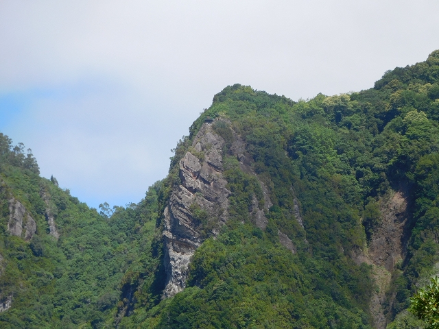 24.07.2015 Balcoes Levada do Juncal Levada Nova do Juncal — Auf der Schotterpiste und Aufstieg zur Levada do Juncal — Foto 1