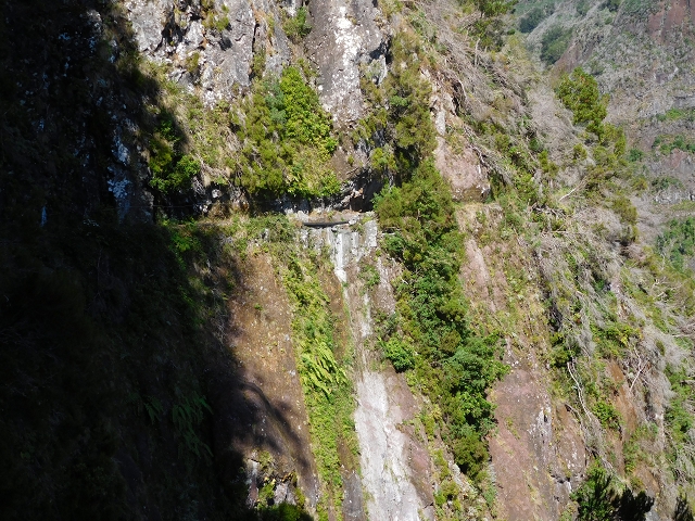 24.07.2015 Balcoes Levada do Juncal Levada Nova do Juncal — Ribeiro Frio zur Levada do Juncal und zum ersten Erdrutsch — Foto 20