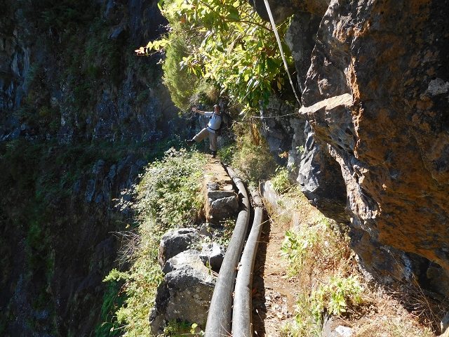 24.07.2015 Balcoes Levada do Juncal Levada Nova do Juncal — Ribeiro Frio zur Levada do Juncal und zum ersten Erdrutsch — Foto 25