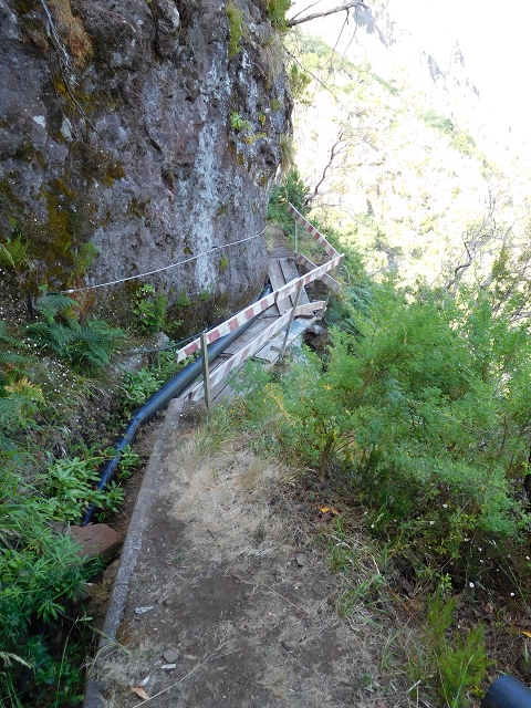 24.07.2015 Balcoes Levada do Juncal Levada Nova do Juncal — Ribeiro Frio zur Levada do Juncal und zum ersten Erdrutsch — Foto 3