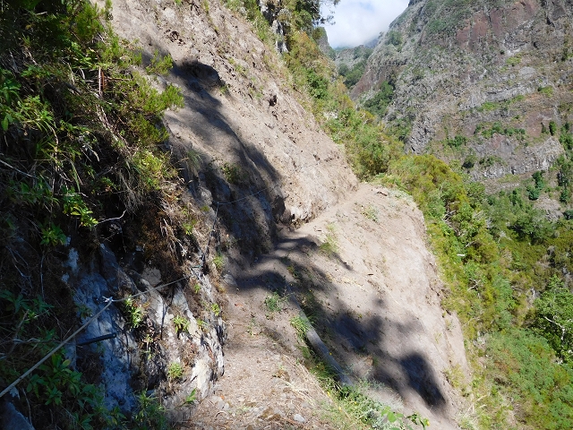 24.07.2015 Balcoes Levada do Juncal Levada Nova do Juncal — Vom ersten zum zweiten Erdrutsch — Foto 12
