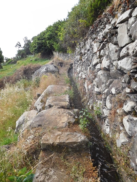 25.06.2016 Levada de Machico Teil 2 — Von der Strassenkreuzung bis zum letzten Reservoir — Foto 14