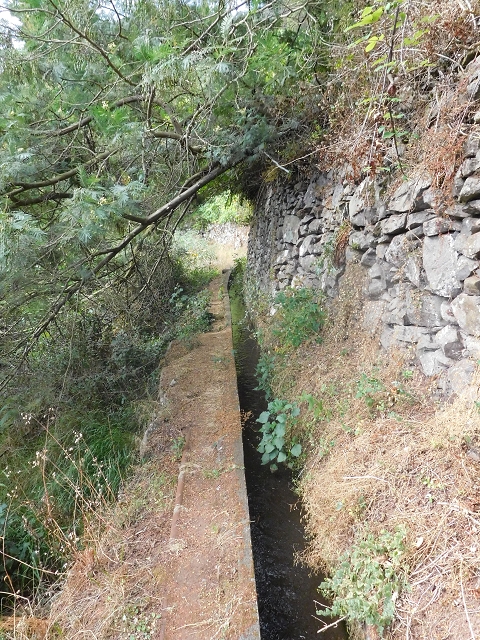 25.06.2016 Levada de Machico Teil 2 — Von der Strassenkreuzung bis zum letzten Reservoir — Foto 2