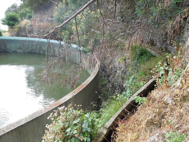 25.06.2016 Levada de Machico Teil 2 — Entlang des letzten Reservoirs bis zum Beginn der Rohrpassage — Foto 1