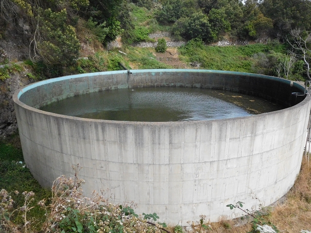 25.06.2016 Levada de Machico Teil 2 — Entlang des letzten Reservoirs bis zum Beginn der Rohrpassage — Foto 7